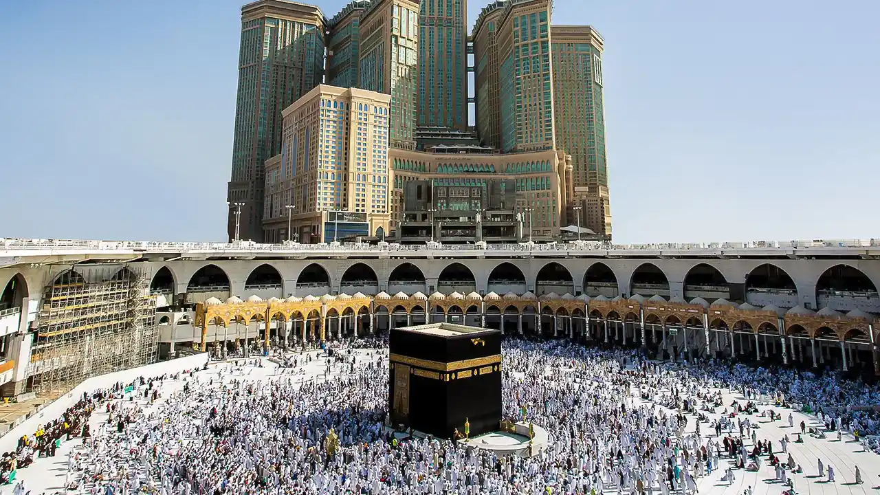 Experience the spirituality of the Grand Mosque in Mecca and the Prophet's Mosque in Medina within Saudi Arabia by staying at the most luxurious hotels near the Holy Kaaba and Medina, ensuring ease in performing religious rituals.