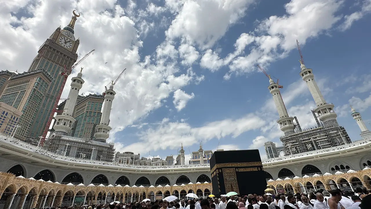 Experience the spirituality of the Grand Mosque in Mecca and the Prophet's Mosque in Medina within Saudi Arabia by staying at the most luxurious hotels near the Holy Kaaba and Medina, ensuring ease in performing religious rituals.