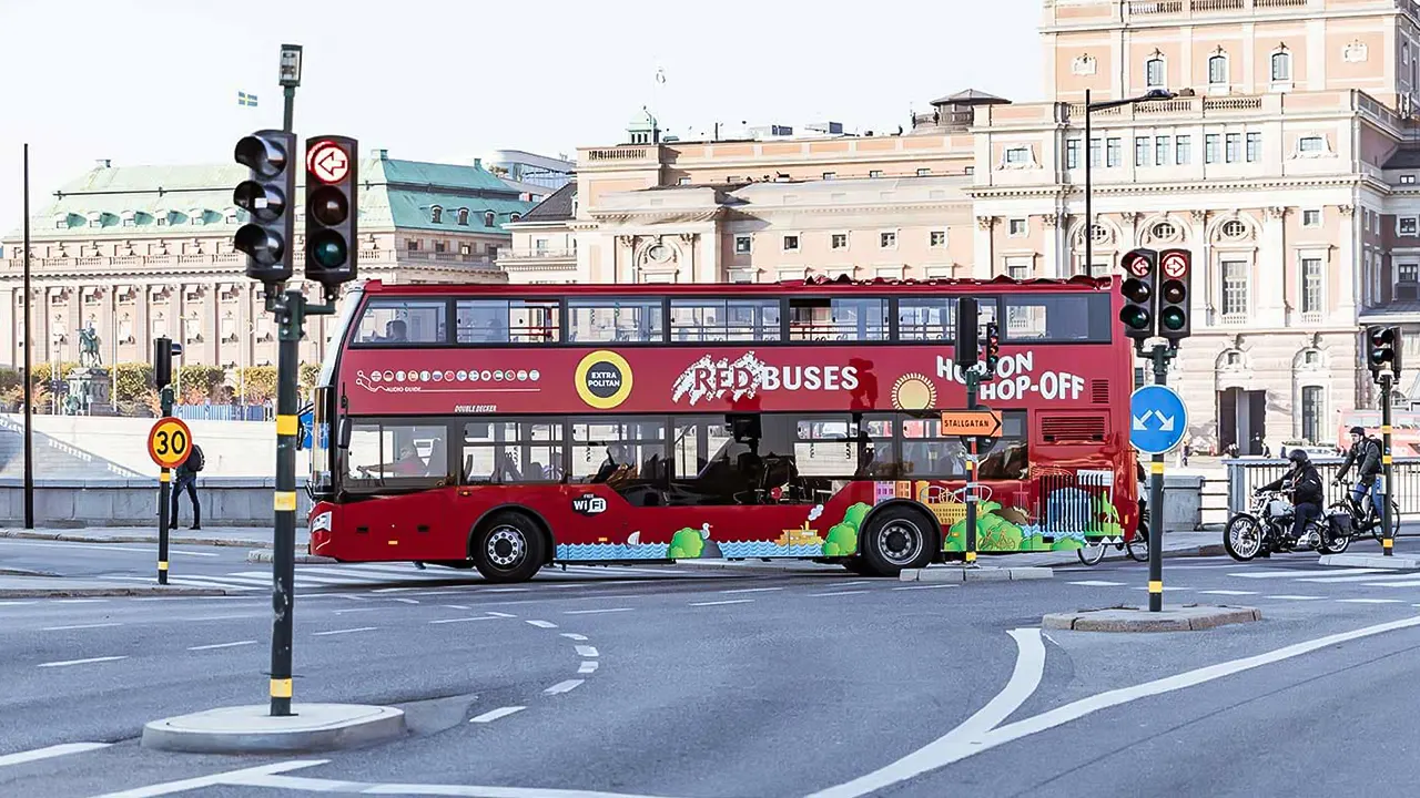 A bus tour to see the city