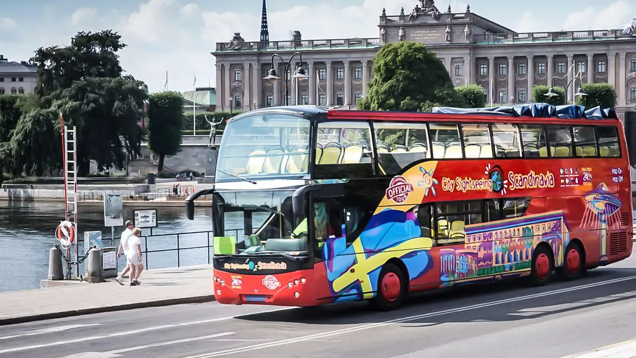 A bus tour to see the city