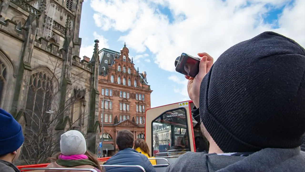 3 bus tours of the city