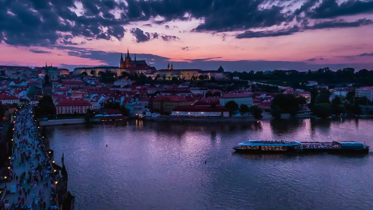 Sightseeing Dinner Cruise on Open-Top Glass Boat