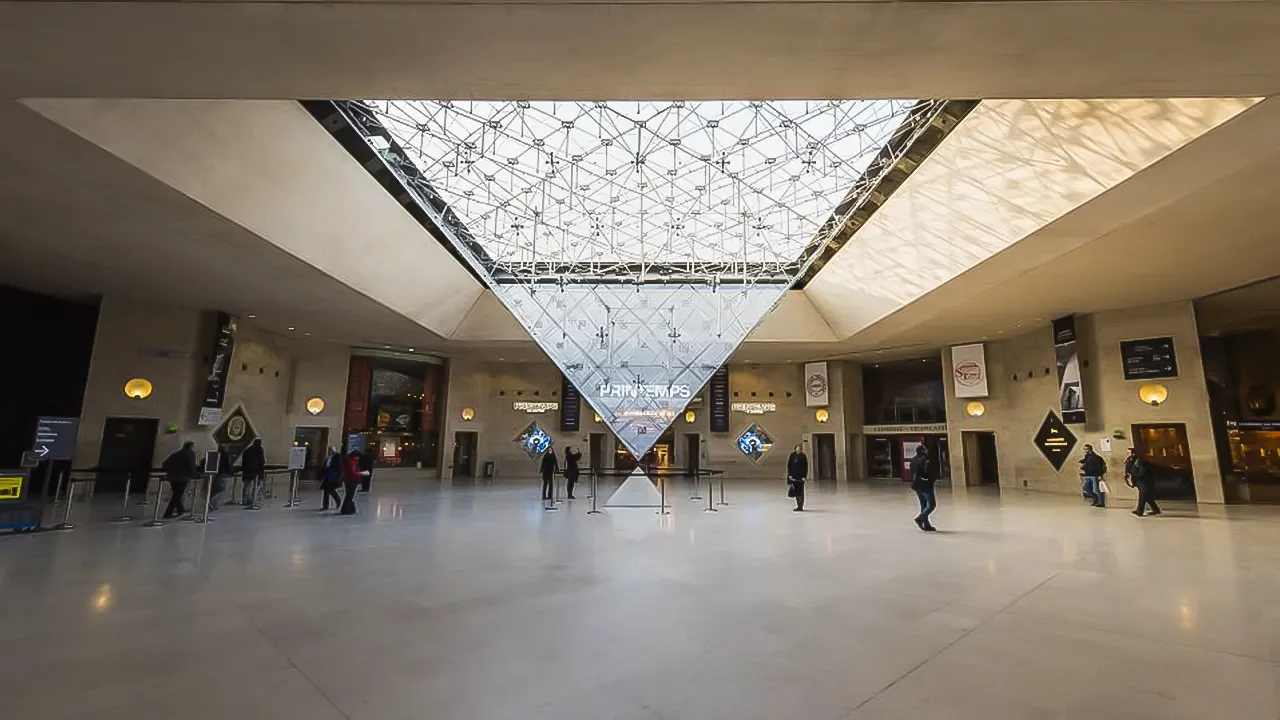 Louvre museum with a tour guide