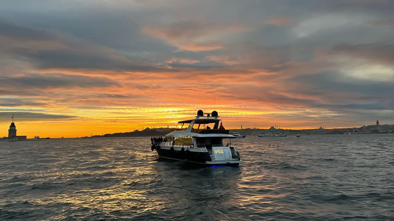 Sunset yacht cruise in Istanbul on the Bosphorus