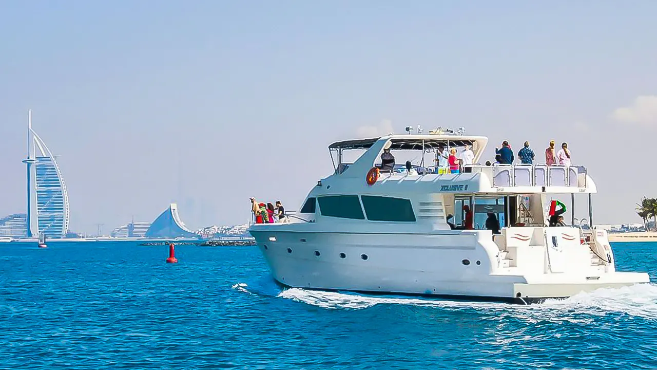 Yacht Tour with Breakfast or BBQ