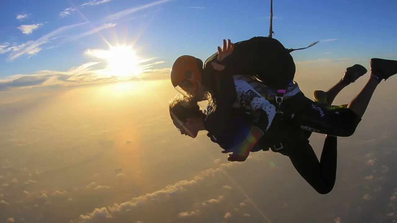 Skydiving experience in the palm
