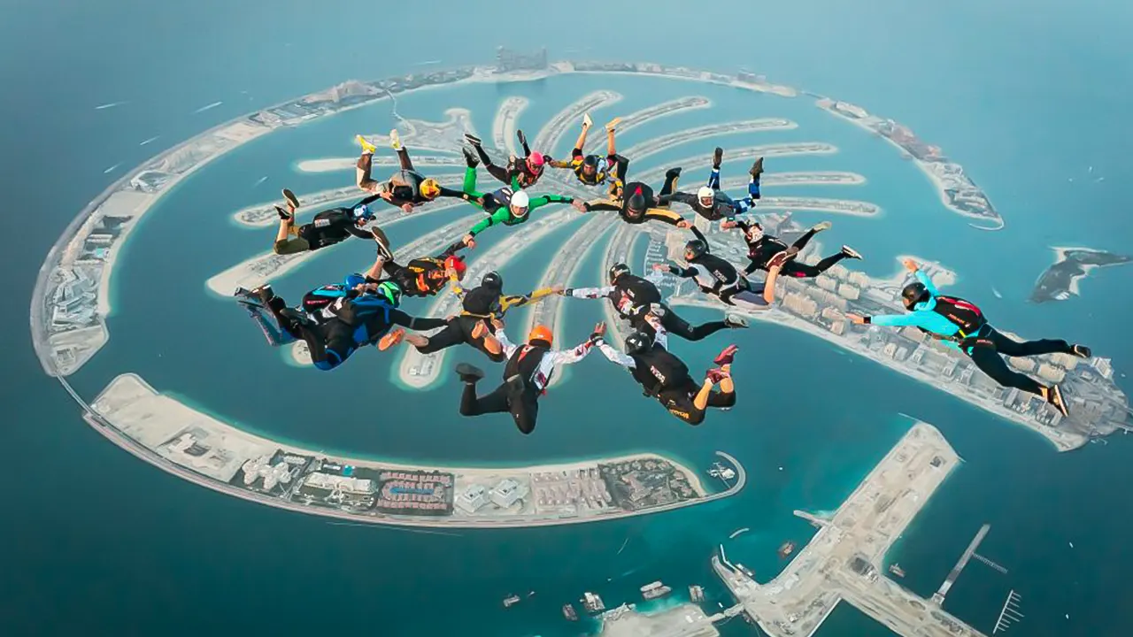 Skydiving experience in the palm