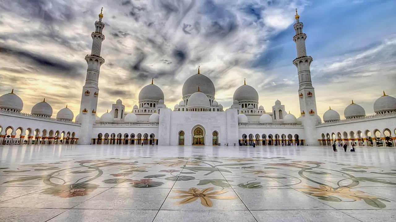 Sightseeing tour of Abu Dhabi