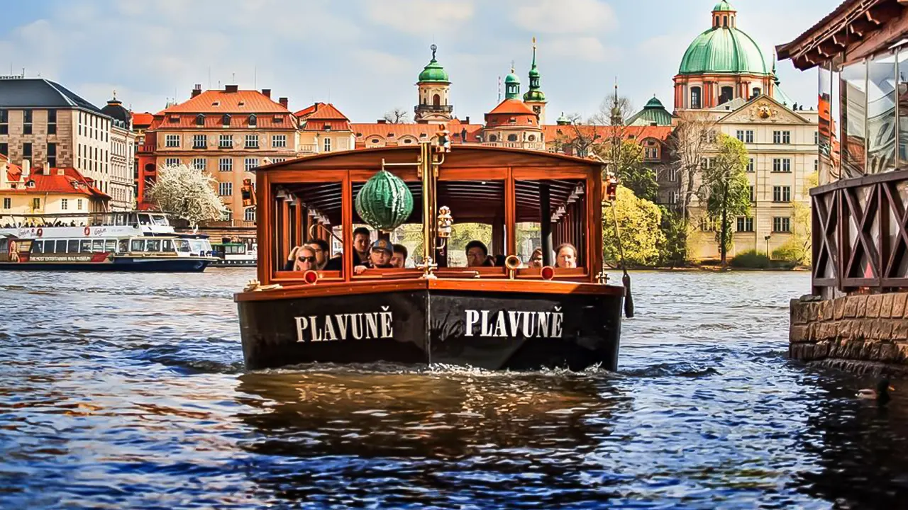 Historical River Cruise and Refreshments