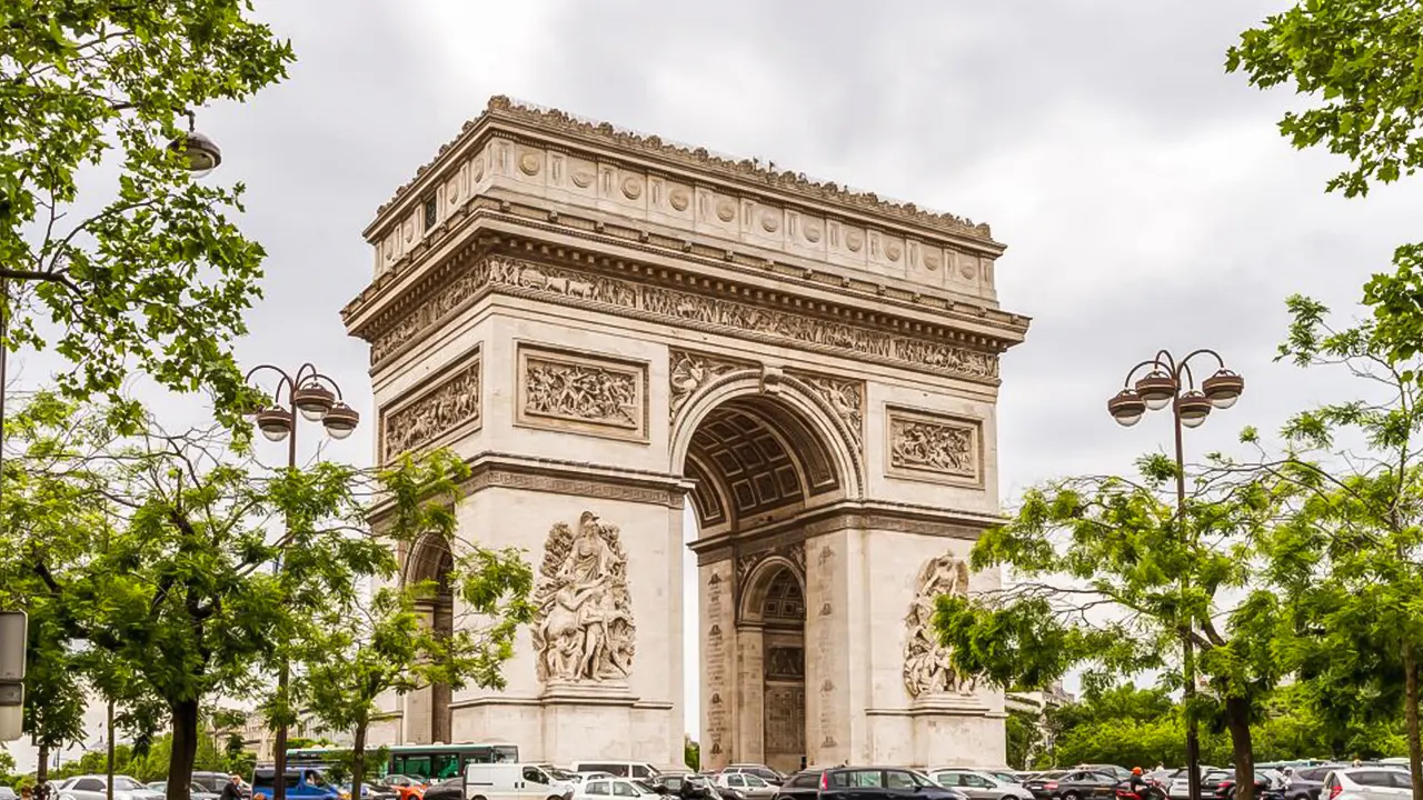 Arc de Triomphe Entry and Walking Tour