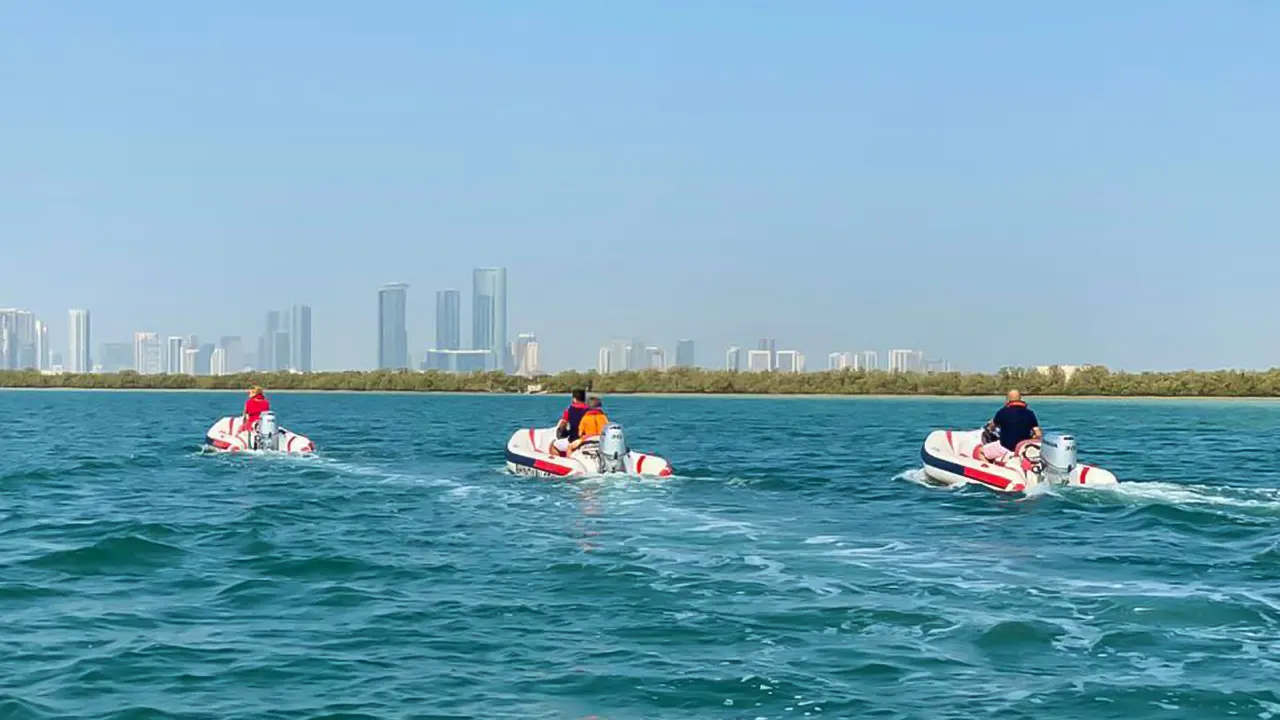 Self-driving speedboat tour