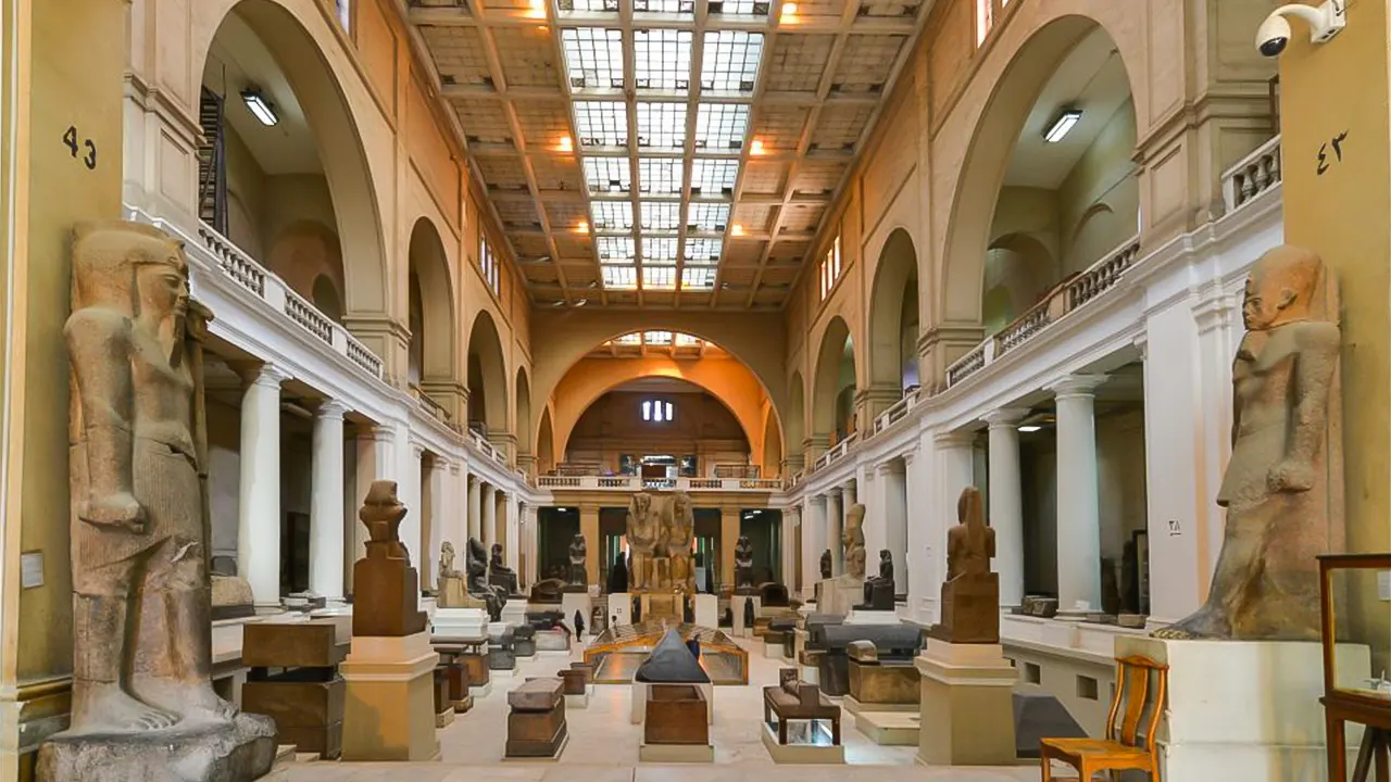 جولة المتحف المصري والأهرامات والبازار