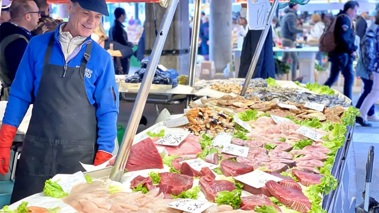 Guided street food tour and tasting