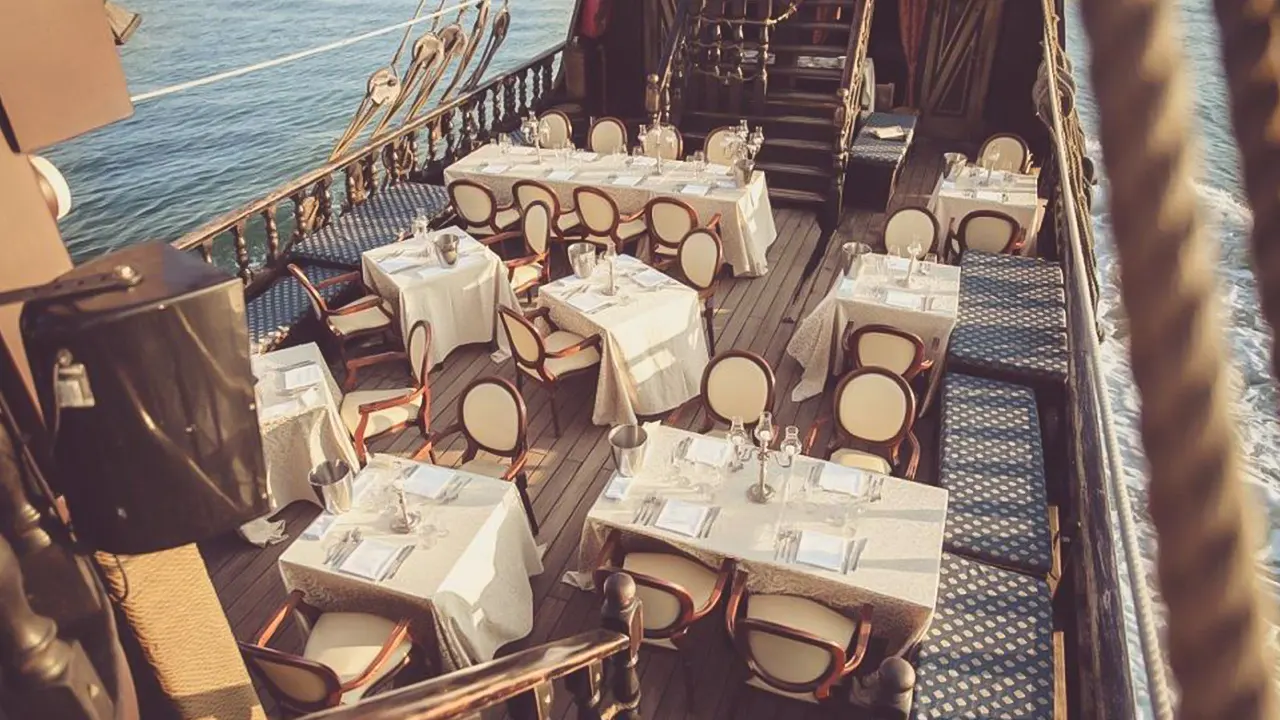Venetian Lagoon Tour and Galleon Dinner