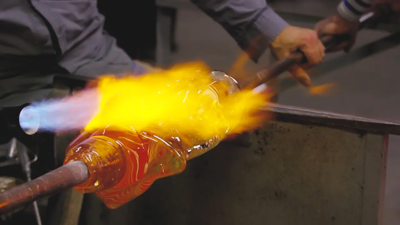 تجربة نفخ الزجاج في مصنع جينو مازوكاتو