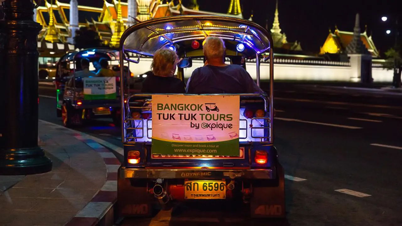 Markets, Temples and Food Night Tour by Tuk Tuk