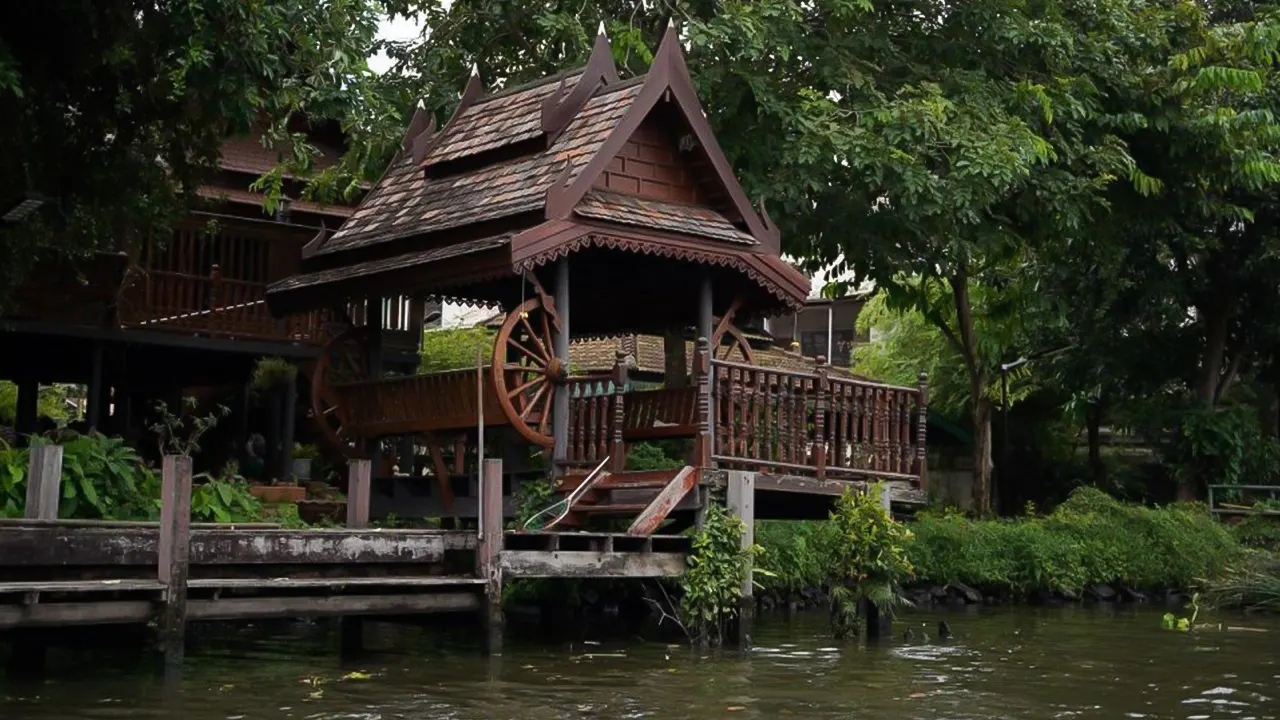 Canal Tour by Teak Boat