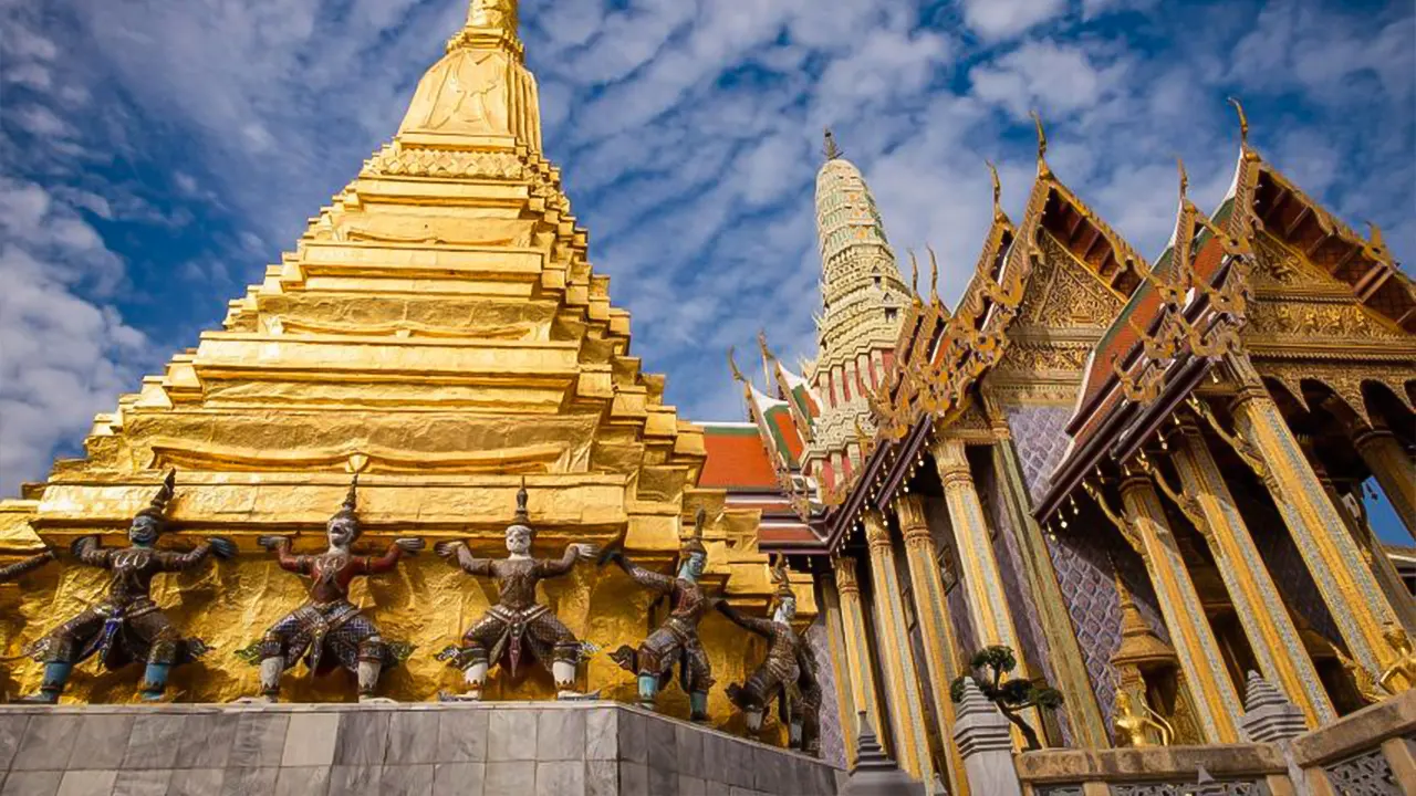 Grand Palace and Wat Phra Kaew Guided Walking Tour