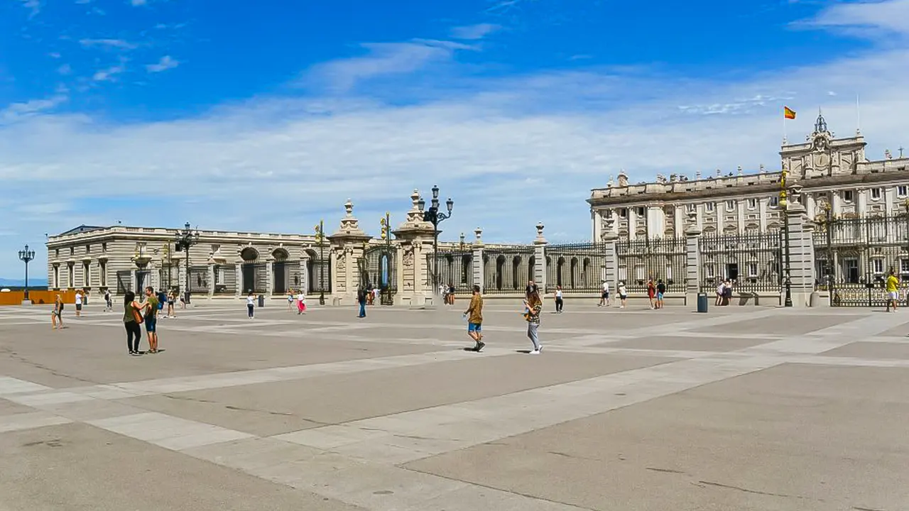 Royal Palace Tour with Optional Cathedral Tour