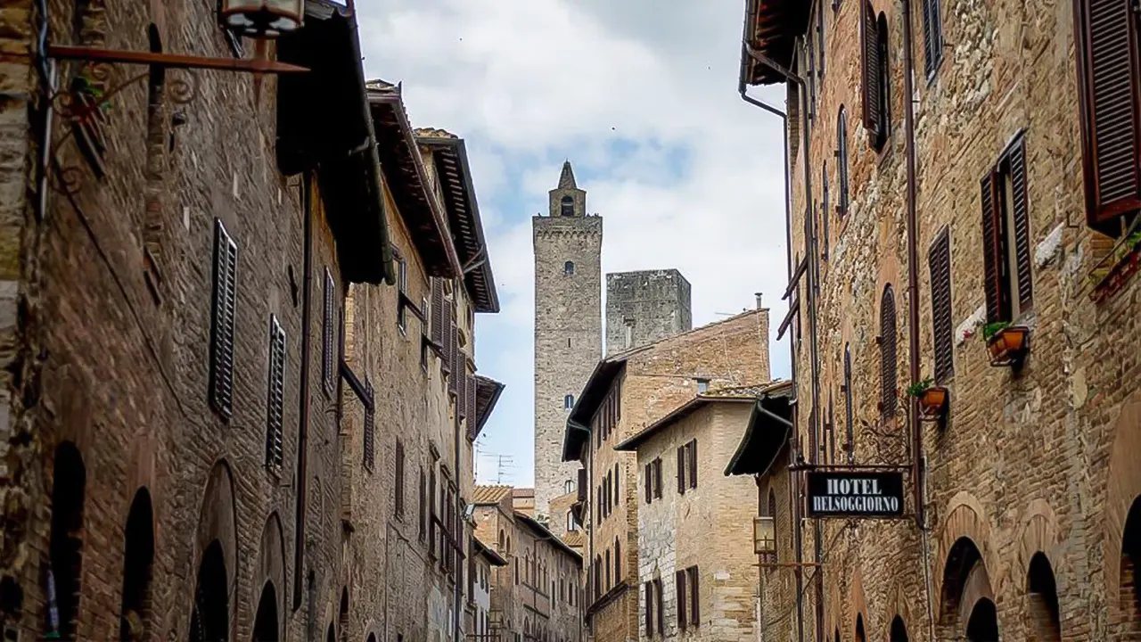 Private Tuscany Tour to Pisa, Siena, San Gimignano and Lunch