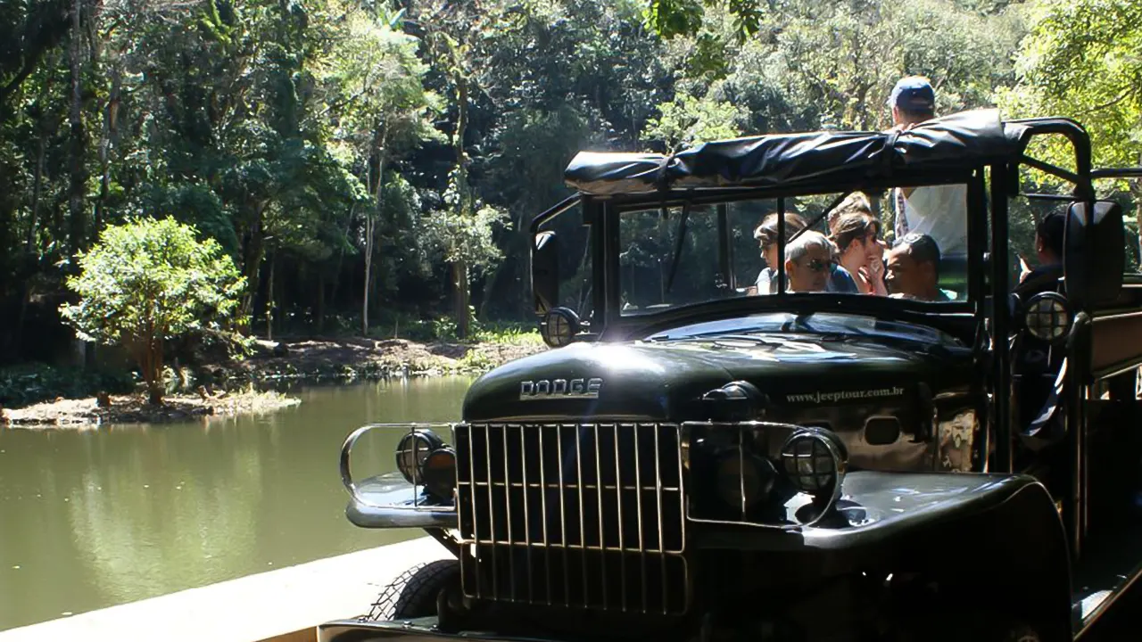 جولة في غابة تيجوكا المطيرة بسيارة جيب