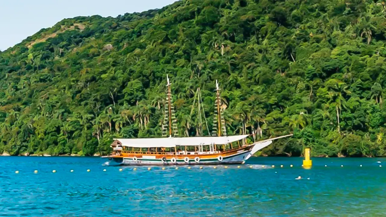 Arraial do Cabo Boat Trip with Lunch